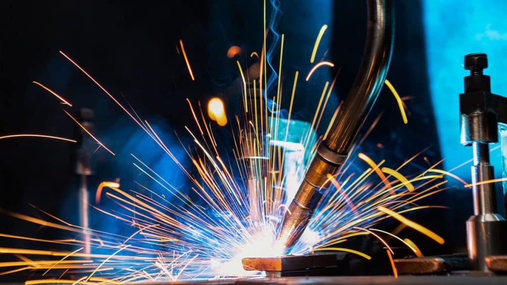 laser welder is doing the hybrid laser welding (1)